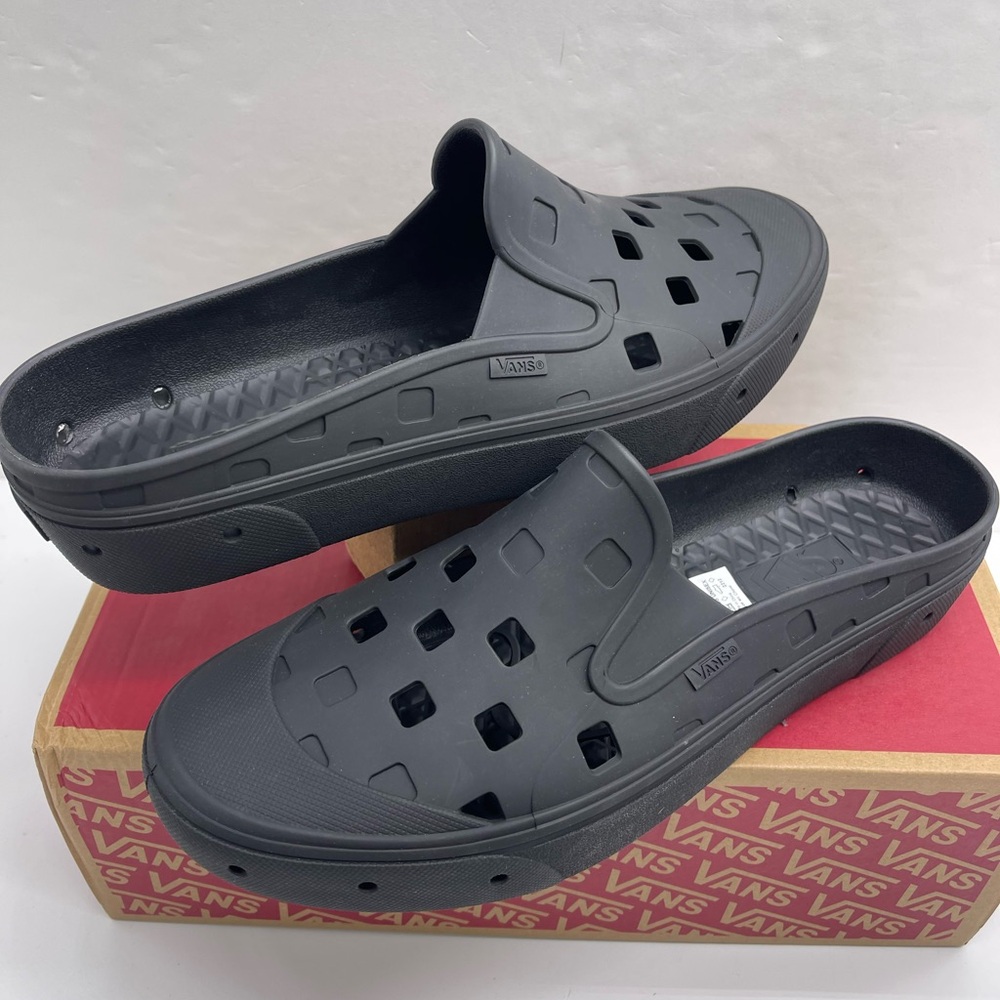 Vans Slip-On Clogs Slip-On Mule Trk
Black
VN0005V8BLK Tracking Sneakers - Picture 9 of 16